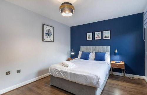 Modern Merchant City 1 BED Apartment with Free Parking - Photo 16