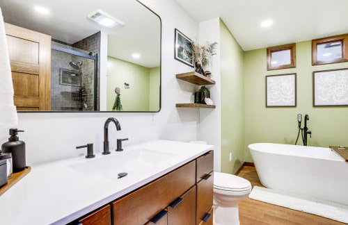 1 Mi to Resort Beach Alpine Lake A-Frame! - Foto 15