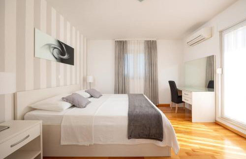 VILLA MILLA with private pool, jacuzzi, sauna, gym, max. 8 person - Photo 7