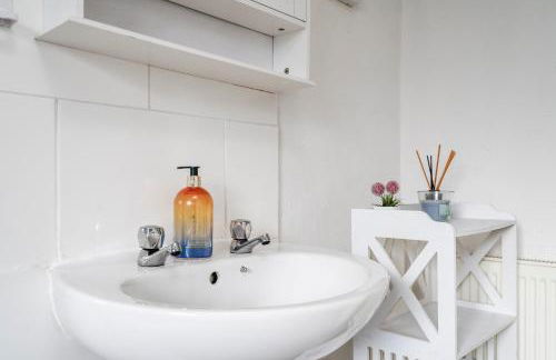 2 Bedroom House, 5 Single Beds, Fast WiFi - Photo 28