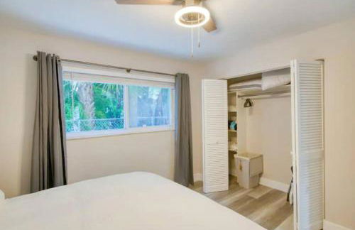 Dog friendly condo with beach access, hot tub, firepit - Foto 47