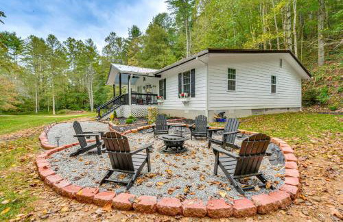Enchanting Creekside Cottage with Hot Tub - Foto 26
