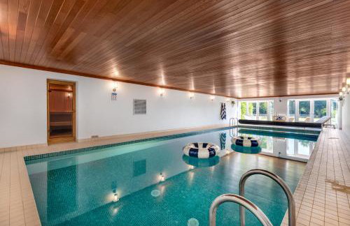 Merry Lakes - Luxury Lakeside Escape with Pool - Just 30 Minutes from London - Foto 3
