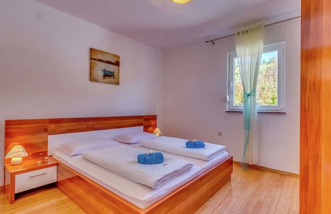 Alluring Apartment in Dramalj with Hot Tub - Foto 3