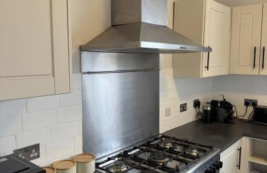 Month Stays Central 3 bed Three Bedroom House by Brookland Stays Serviced Accommodation & Short Lets in Preston with Free WiFi - Foto 11