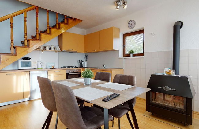 Quiet Country Side Cottage with Private Garden & WiFi near Nature Park Velebit - Foto 5