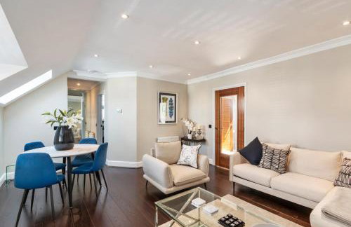 Weybridge - 2 Bed - parking - Foto 1