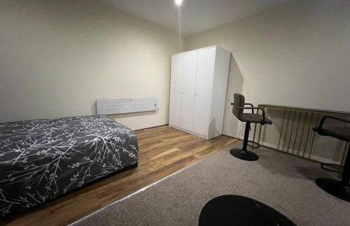 Modern Studio in Rayners Lane Pinner Harrow near wembley Greater London - Photo 6