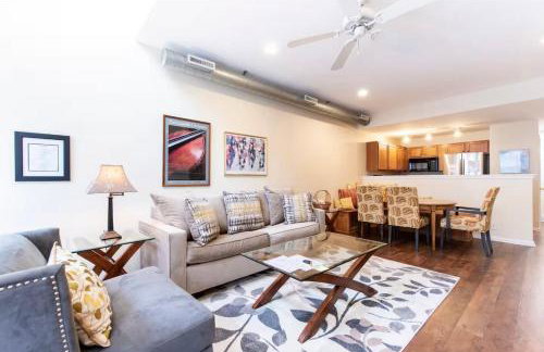 Sleeps 6-2 Kingbeds- Nightlife-Highlands-Bardstown - Foto 1