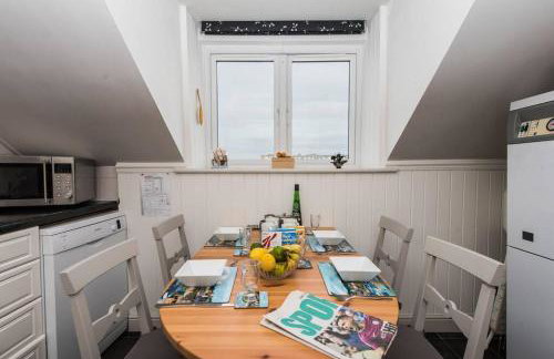 HEADLANDS-2 BED-SEA VIEW APARTMENT-TREARDDUR BAY - Photo 6