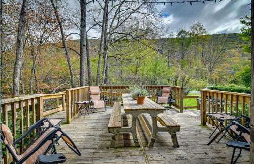 Lanesville Home with Pool Table, Bar and Deck! - Foto 27
