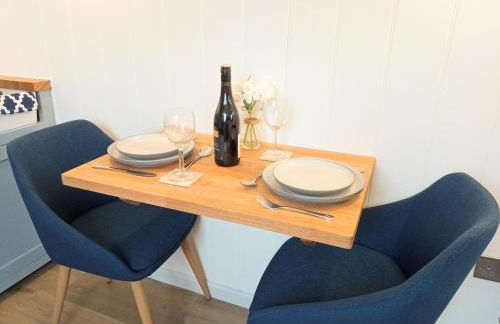 Yew Tree View Luxury Shepherd's Hut - Photo 9