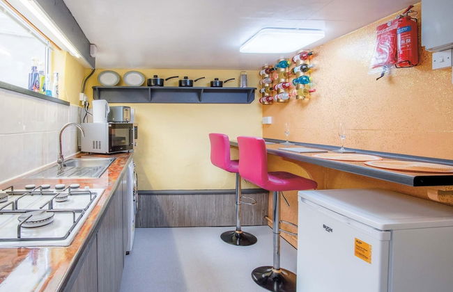 Clouds - 1 Bedroom Holiday Home - Milford Haven - Photo 8