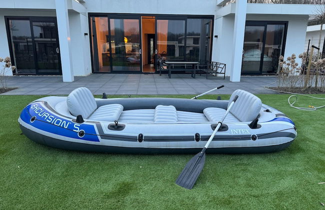 Cozy Villa With Lakeside Views - Photo 31