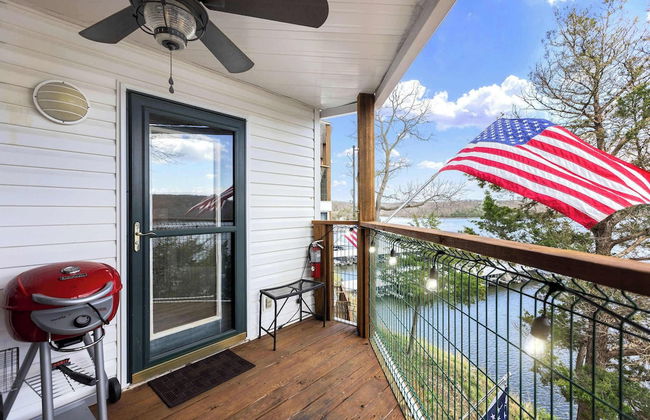 Family Lakefront Oasis Picture Perfect Retreat! - Photo 31