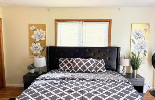 Nice big house with parking, king bed, yard - Foto 32