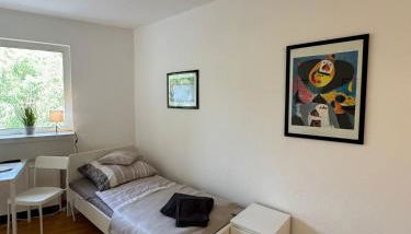 Sonniges CityNest Apartment mit Balkon und bester Verkehrsanbindung Komplette Unterkunft - Foto 4