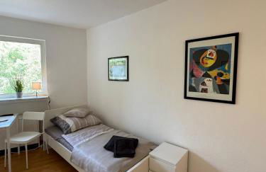 Sonniges CityNest Apartment mit Balkon und bester Verkehrsanbindung Komplette Unterkunft - Foto 4