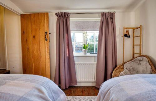 Hollyhocks 2 Bedroom House with Extra Sleeping Option - Wiltshire - Foto 9