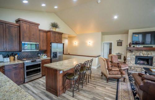 Spacious Eden Getaway w Hot Tub - Foto 6