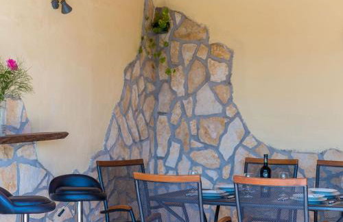 Villa Dalmatian Gem - Two-Bedroom Villa with Terrace and Swimming Pool - Photo 35