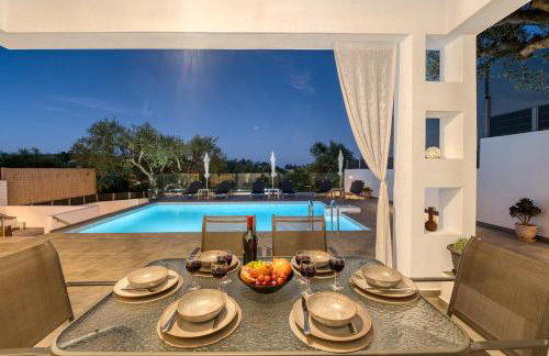 Villa Astoria Keri - Foto 1