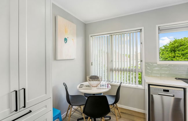 Inner City Retreat - WiFi - Netflix - Photo 17