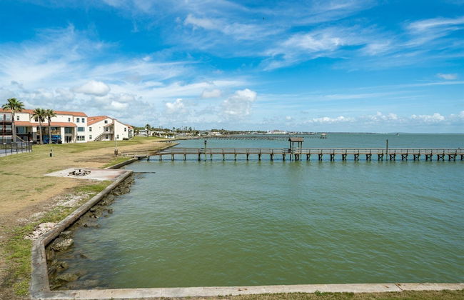 Bay Breeze Bungalow by Miss Kitty’s - Foto 33