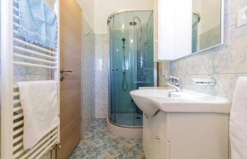 3 Bedroom Beautiful Home In Frkeci - Photo 24