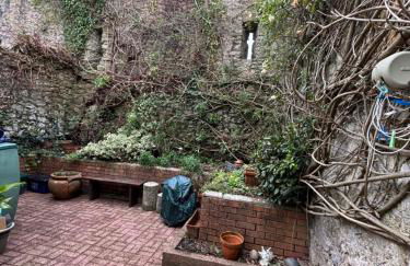 Tenby Victorian Villa with parking, pets allowed - Photo 33