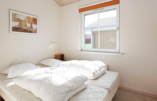 8 Person Holiday Home on a Holiday Park in Grasten - Foto 2