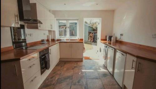 Charming 2 Bedroom Cottage mid town on quiet road, sleeps 4 - Foto 1, stove