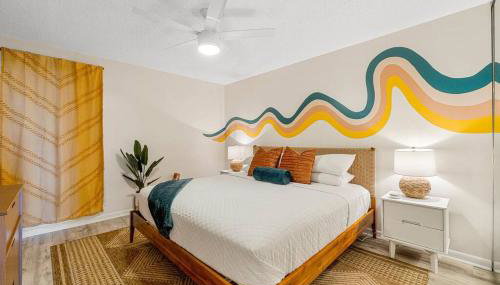 Fun cozy beach retreat! Steps to beach, heated pool & pickleball - Foto 2