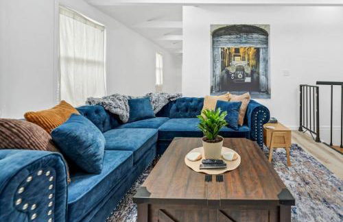 Stylish And Roomy Full House Dtwn - Photo 64