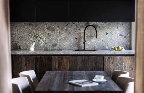 Laqua by the lake - Photo 9