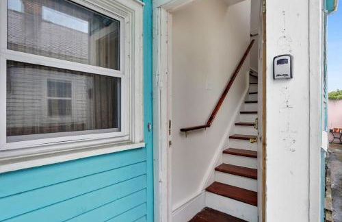 Urban 3 bedroom Local Art Filled Frenchman Oasis - Foto 20