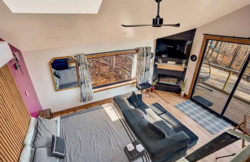 Blooming Redbud Treehouse with private hot tub - Foto 20