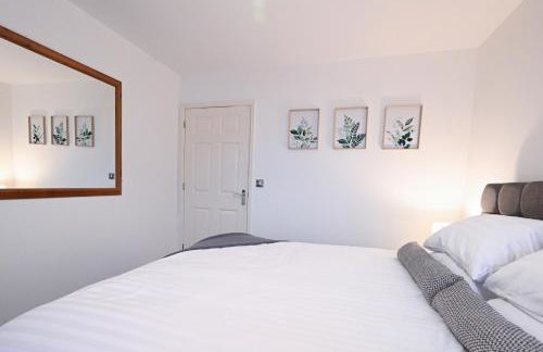 Spacious 2 Bedroom Balcony Flat with Parking and Fast WiFi - Foto 14