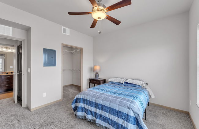 Luxurious 1 Bed 1 Bath Apartment At The Meadows 1 Bedroom Apts by FlexHaus - Photo 3