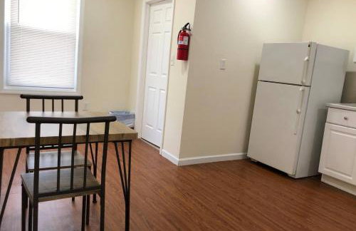 Large and private 3 bedroom and 1 bathroom apartment near Newark International Airport EWR and New York City, MetLife Stadium FIFA World Cup 20 minutes away - Foto 4