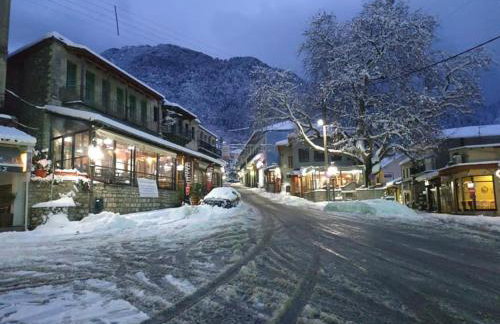 Small Town Apartment - Photo 27