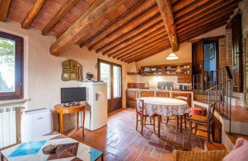 PODERE TORRICELLE 69B Pancole Gr, seaview infinity pool, jacuzzi, sauna, exclusive villa with 2 bedrooms for 4 - If you total 5 or 6 people there is an independent suite in main villa with private ensuite bathroom, kitchenette and garden dining area - Foto 43