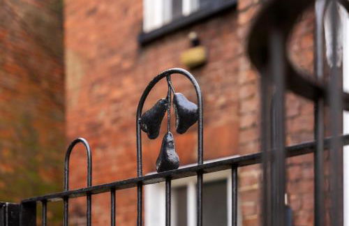 6 BR 4 Bath Central Worcester Sleeps 12 - Foto 13