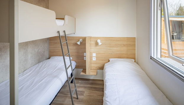 Stylish Agde Chalet Pool - Photo 3, Chambre