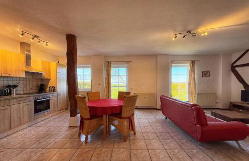 Pretty little apartment with a great view - Photo 10