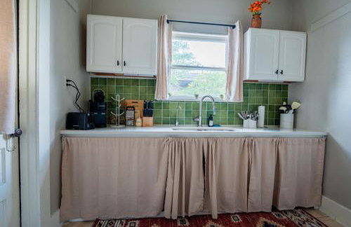 Work Desk- FirePit-Pool-Steps to UofA - Foto 37