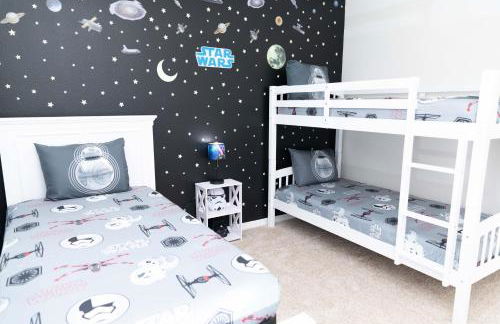 Marvelous Villa, South facing pool and hot tub, themed bedrooms near Disney - Foto 30