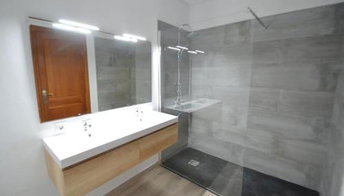 Waterfront apartment perfect for beach lovers. - Photo 3