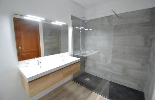 Waterfront apartment perfect for beach lovers. - Photo 3