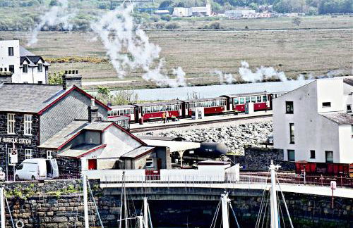 Harbour & Mountain Views, Porthmadog House, Sleeps 9, 4 Bedrooms, Two and Half Bathrooms - Photo 78